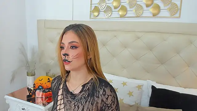 lucia lorenz online show from 10-31-25, 12:24