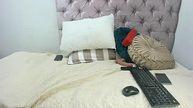 Inaya Khalifa online show from 11-23-25, 04:28