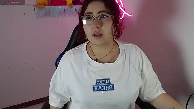 littlee red online show from 12-15-25, 08:58