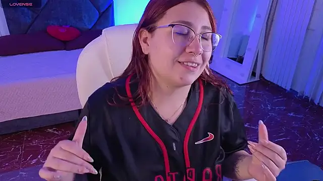 littlee red online show from 03-21-26, 08:24