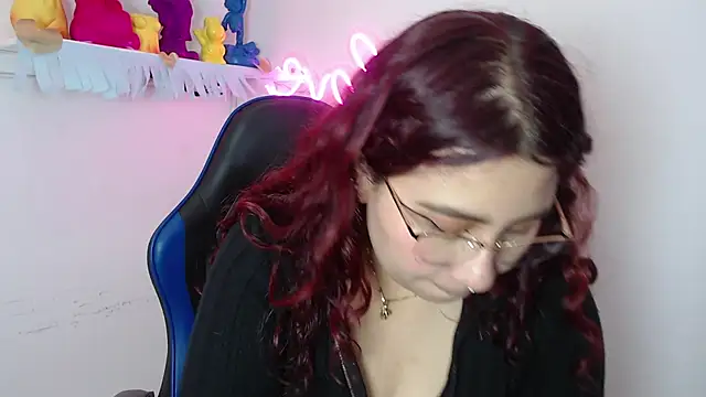 littlee red online show from 10-27-25, 07:37