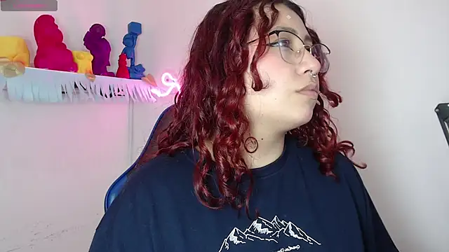 littlee red online show from 11-21-25, 08:08