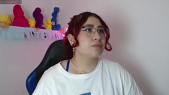 littlee red online show from 10-26-25, 05:24