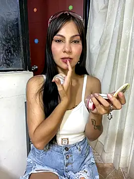 Hanna Plum online show from 12-01-25, 05:47