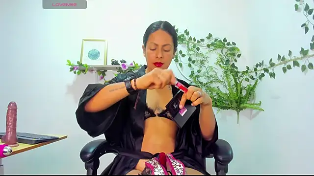 canelaa    online show from 10-24-25, 03:11