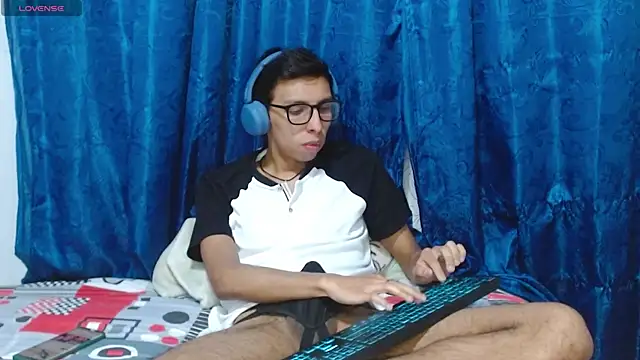 DavTwink3100 online show from 04-19-26, 02:12