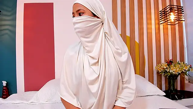 Snapshot of Zahra_Malakk chatting on 10-21-25, 12:04 Zahra Malakk online show from 10-21-25, 12:04