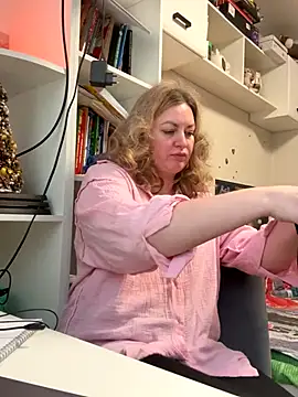 Amelia-Diamond online show from 12-15-25, 10:43