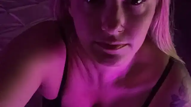 Snapshot of jvixen92 chatting on 10-20-25, 05:09 jvixen92 online show from 10-20-25, 05:09