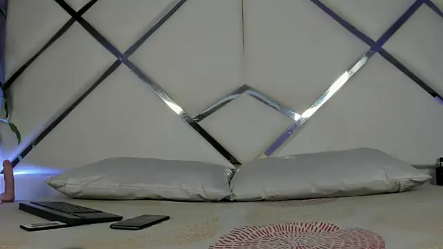 Emiliano Reyes online show from 10-29-25, 03:27