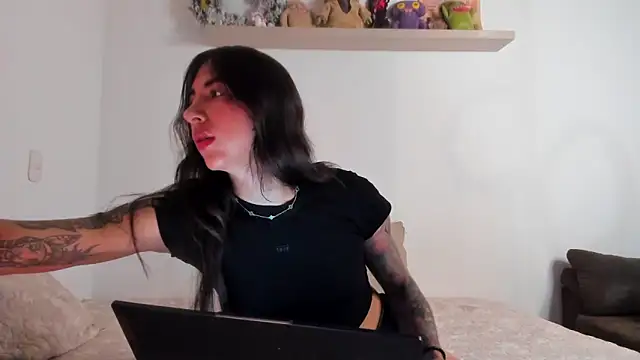 valeriahornier online show from 04-17-26, 02:03