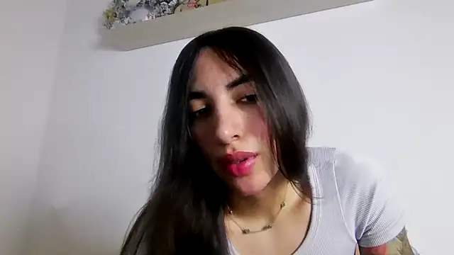 Snapshot of valeriahornier chatting on 05-14-26, 04:09 valeriahornier online show from 05-14-26, 04:09