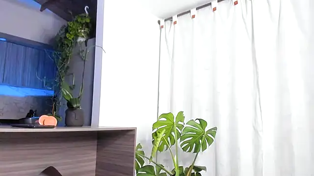 Snapshot of valeriahornier chatting on 05-07-26, 01:32 valeriahornier online show from 05-07-26, 01:32