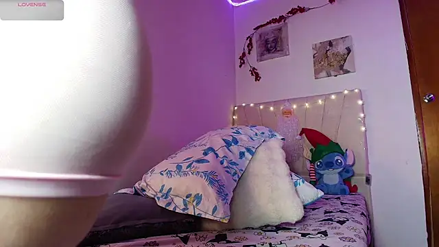 Maddisson quenn05 online show from 12-14-25, 08:03