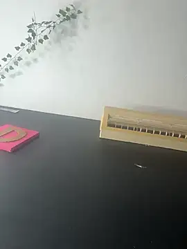 milky denni online show from 10-18-25, 04:36