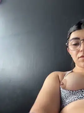 milky denni online show from 10-31-25, 12:51