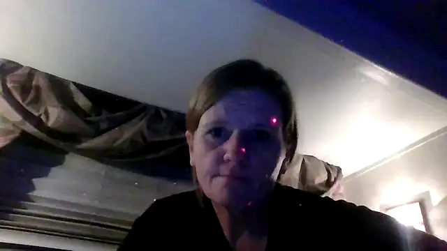Snapshot of EazyEMLXL chatting on 10-25-25, 08:57 EazyEMLXL online show from 10-25-25, 08:57