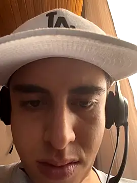 motomotoboy online show from 10-21-25, 04:28