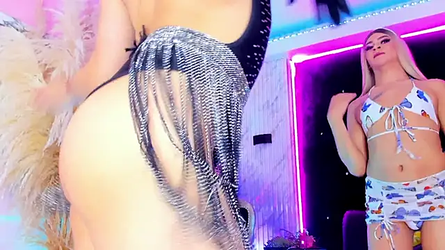 Queens Wonders Blonders online show from 11-26-25, 08:25