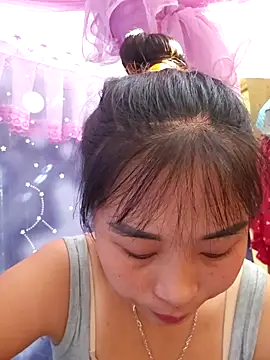 Snapshot of Squirrel-Pear chatting on 10-20-25, 07:09 Squirrel-Pear online show from 10-20-25, 07:09