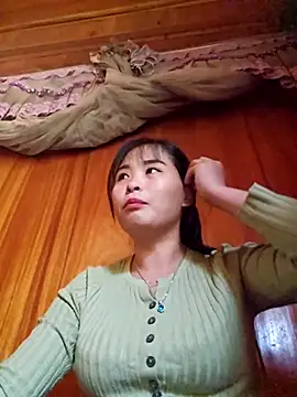 Squirrel-Pear online show from 11-22-25, 02:54