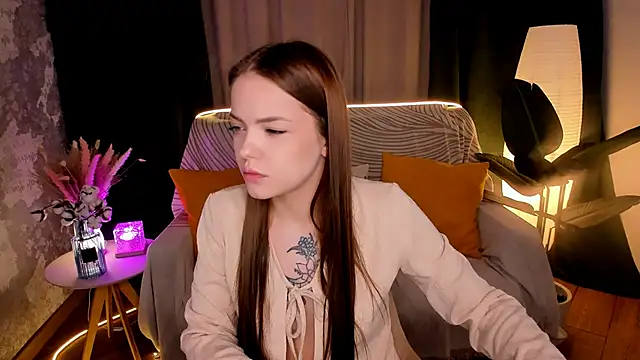 MelissaBell  online show from 11-08-25, 02:04