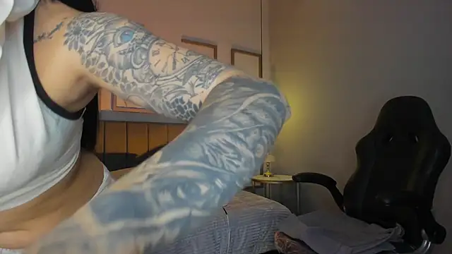 Nahome Kuperth online show from 10-24-25, 04:00