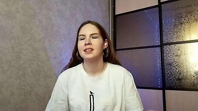 Snapshot of VETT_KITTY chatting on 10-21-25, 06:13 VETT KITTY online show from 10-21-25, 06:13