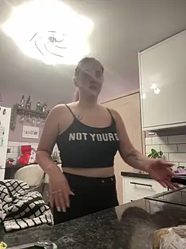 Snapshot of YourFrenchFeliciexo chatting on 10-27-25, 09:05 YourFrenchFeliciexo online show from 10-27-25, 09:05