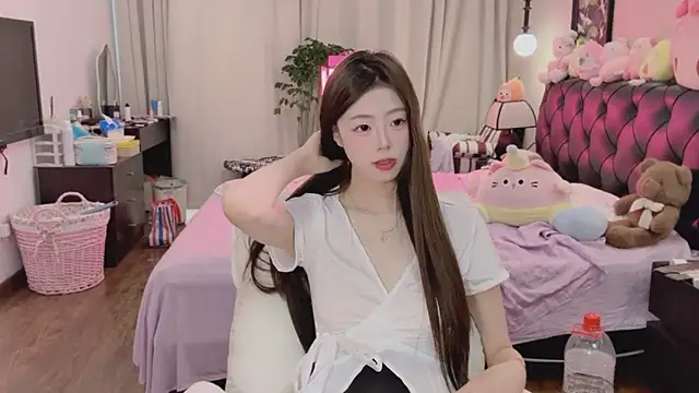 Snapshot of Onecutelittle chatting on 05-16-26, 06:56 Onecutelittle online show from 05-16-26, 06:56