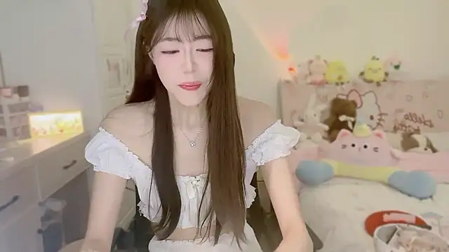 Onecutelittle online show from 11-05-25, 05:43