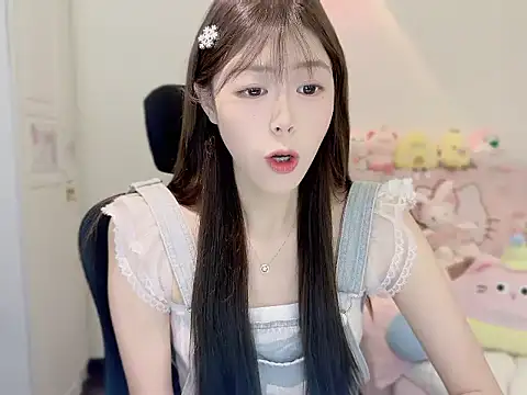 Onecutelittle online show from 10-28-25, 06:12