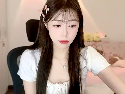 Onecutelittle online show from 10-26-25, 03:23