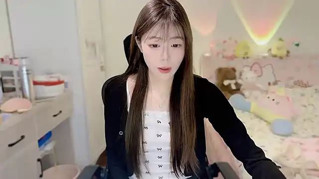 Onecutelittle online show from 11-11-25, 01:55