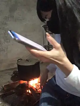 Kylie beem online show from 10-30-25, 12:42