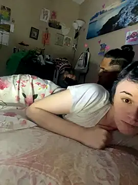 Snapshot of chocolatestrawberrydips chatting on 11-08-25, 06:39 chocolatestrawberrydips online show from 11-08-25, 06:39