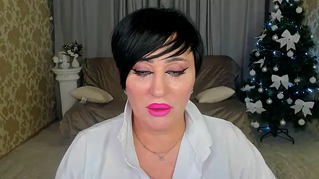 Snapshot of KiraTempt chatting on 12-19-25, 12:07 KiraTempt online show from 12-19-25, 12:07