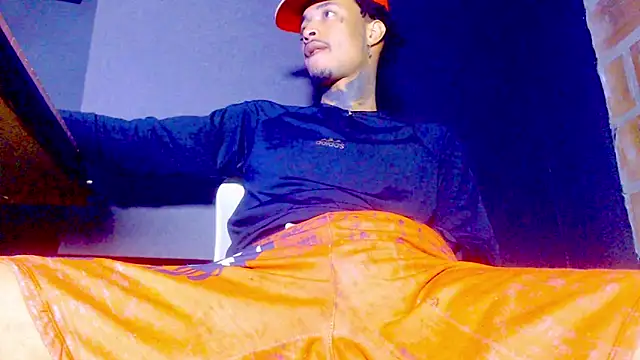 Snapshot of Anaconda_larga chatting on 02-21-26, 02:41 Anaconda larga online show from 02-21-26, 02:41