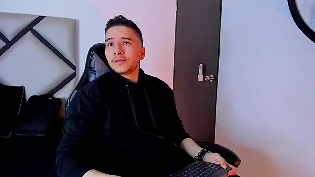 mike 257 online show from 10-25-25, 12:04