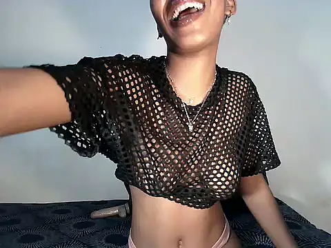 MinnieBee101 online show from 11-29-25, 12:27