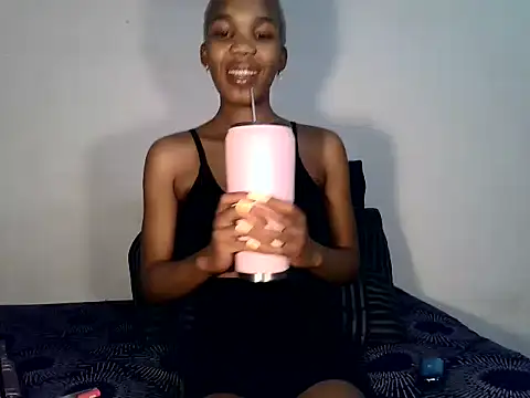 MinnieBee101 online show from 10-23-25, 01:26