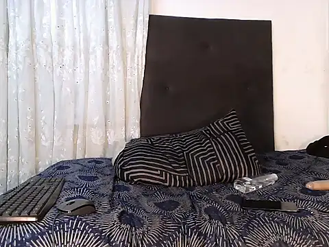 MinnieBee101 online show from 03-02-26, 07:15