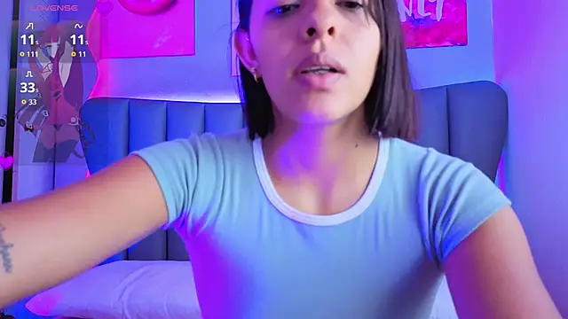Snapshot of Aria_Russo chatting on 04-28-26, 01:15 Aria Russo online show from 04-28-26, 01:15