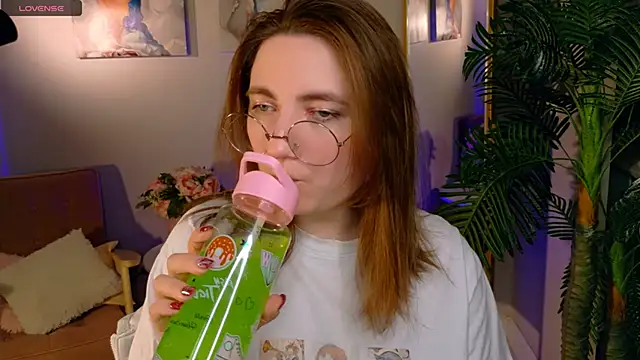 Snapshot of fairy_tara chatting on 01-16-26, 09:41 fairy tara online show from 01-16-26, 09:41