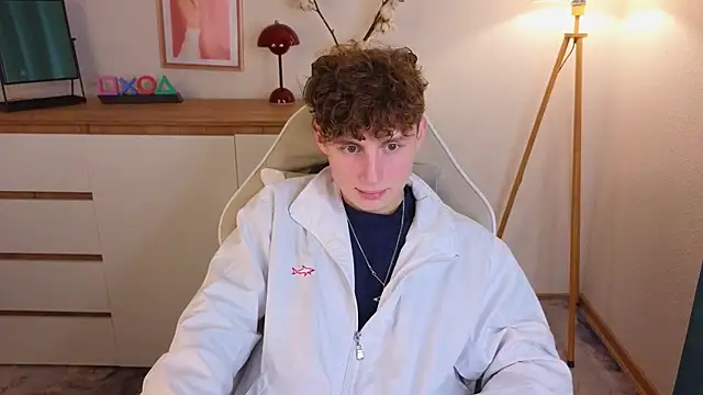 crisp1n online show from 10-19-25, 03:04