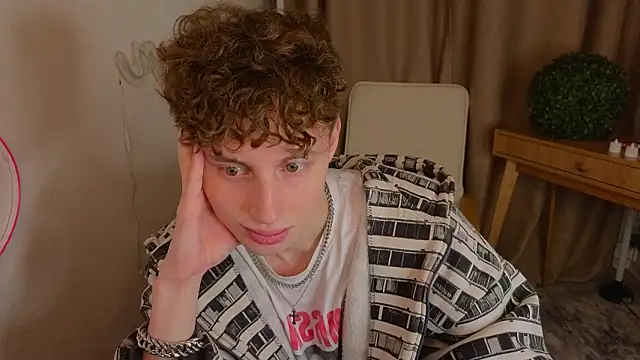 crisp1n online show from 02-08-26, 01:14