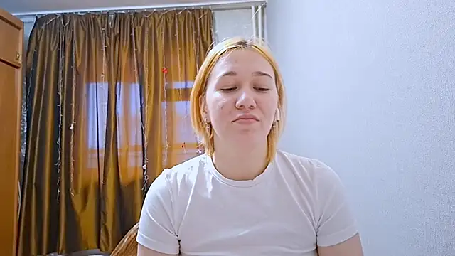 LiloBellas online show from 11-04-25, 07:23