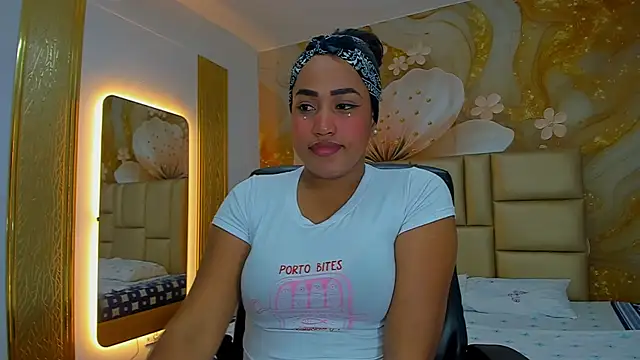 NahomiWalker  online show from 01-06-26, 08:24