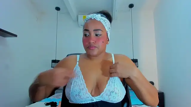 NahomiWalker  online show from 01-07-26, 08:14