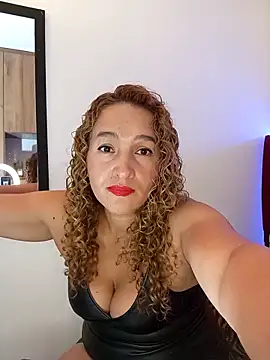 Snapshot of MilfTammyJones69 chatting on 10-21-25, 07:35 MilfTammyJones69 online show from 10-21-25, 07:35